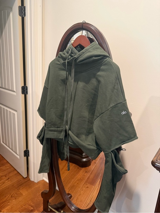 ALO Yoga Tops - ALO Yoga Olive Green Peak Cutout Pullover, Size M